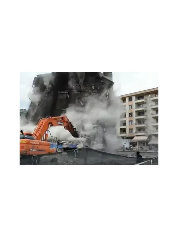 Bina Yıkımlarında Toz Bastırma Bina Yıkımlarında Toz Bastırma